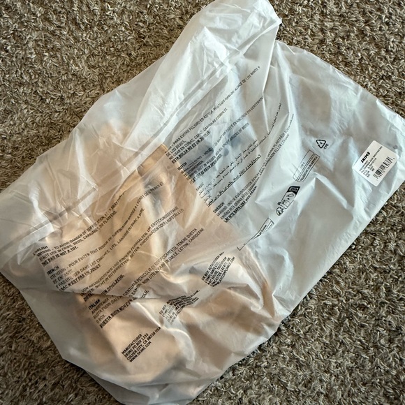 SKIMS Fits Everybody BACK SMOOTHING FULL COVERAGE BRA - Picture 4 of 5